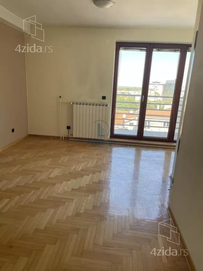 Šestosoban stan | 4zida