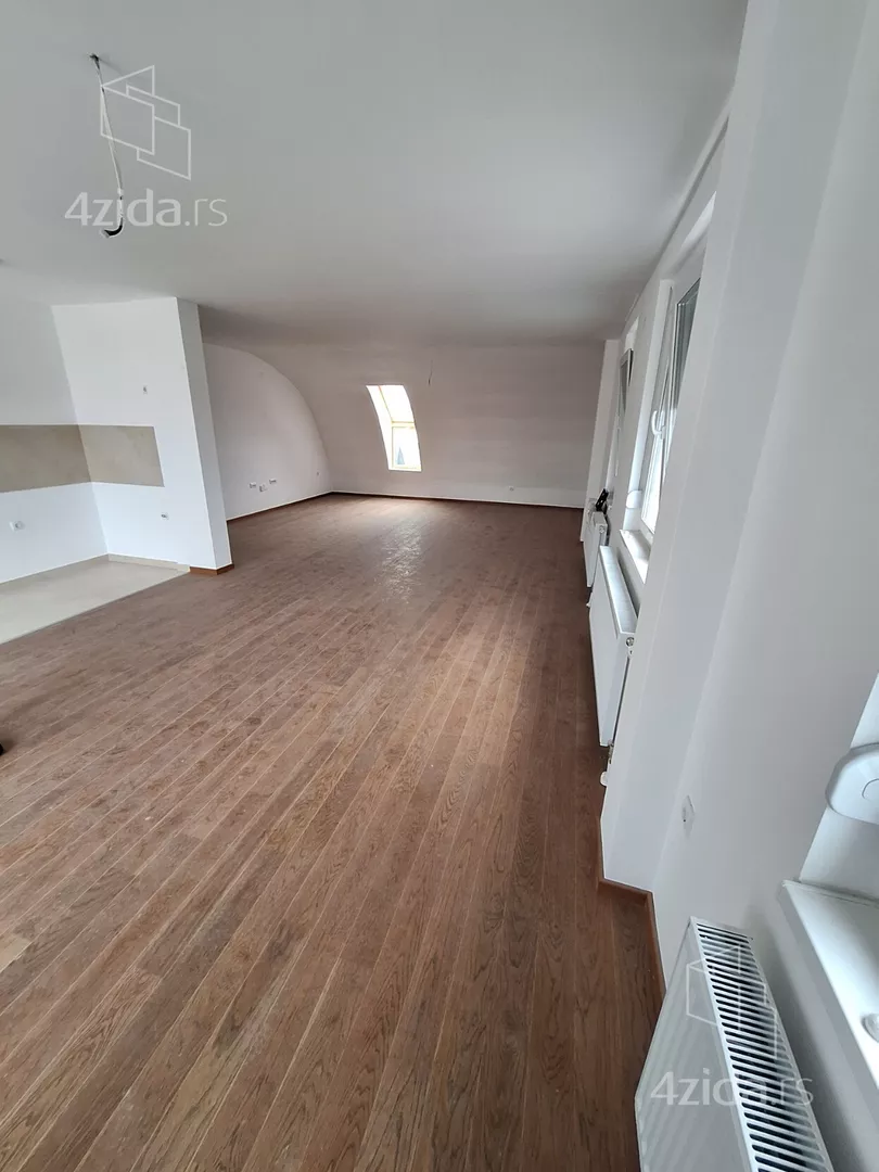 Šestosoban stan | 4zida