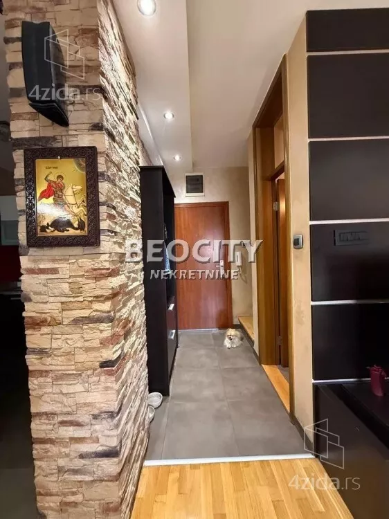 Četvoroiposoban stan | 4zida