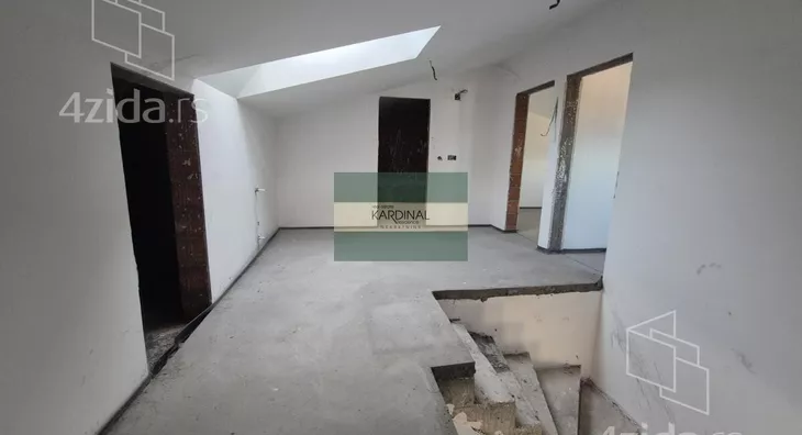 Šestosoban stan | 4zida