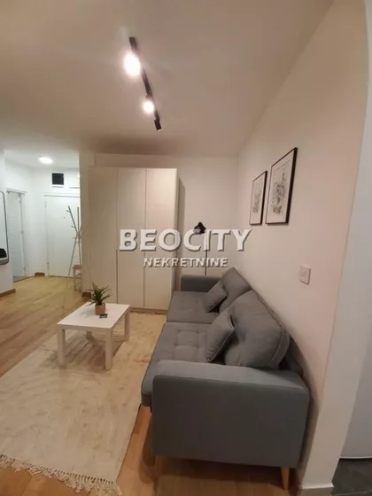 Trg Komenskog | 4zida.rs