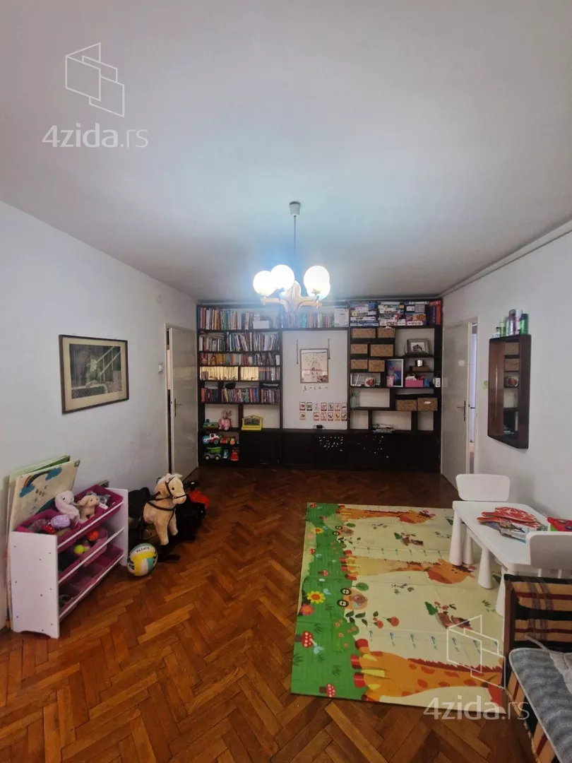 Troiposoban stan | 4zida