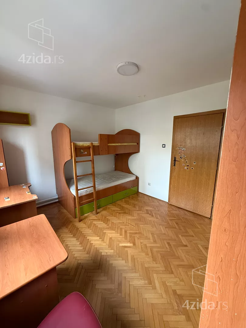 Četvoroiposoban stan | 4zida