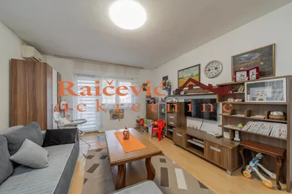 Milana Vujovica | 4zida.rs