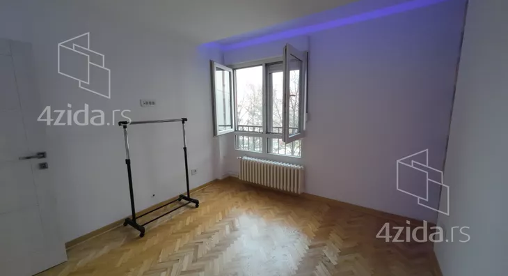 Četvoroiposoban stan | 4zida