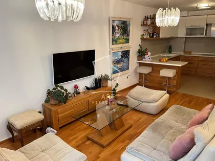 Dušana Jovanovića | 4zida.rs