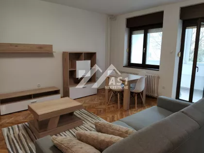 Petra Drapšina | 4zida.rs