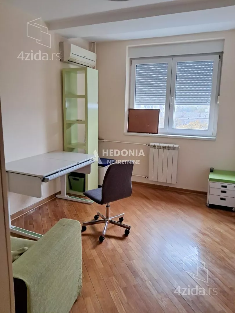 Šestosoban stan | 4zida