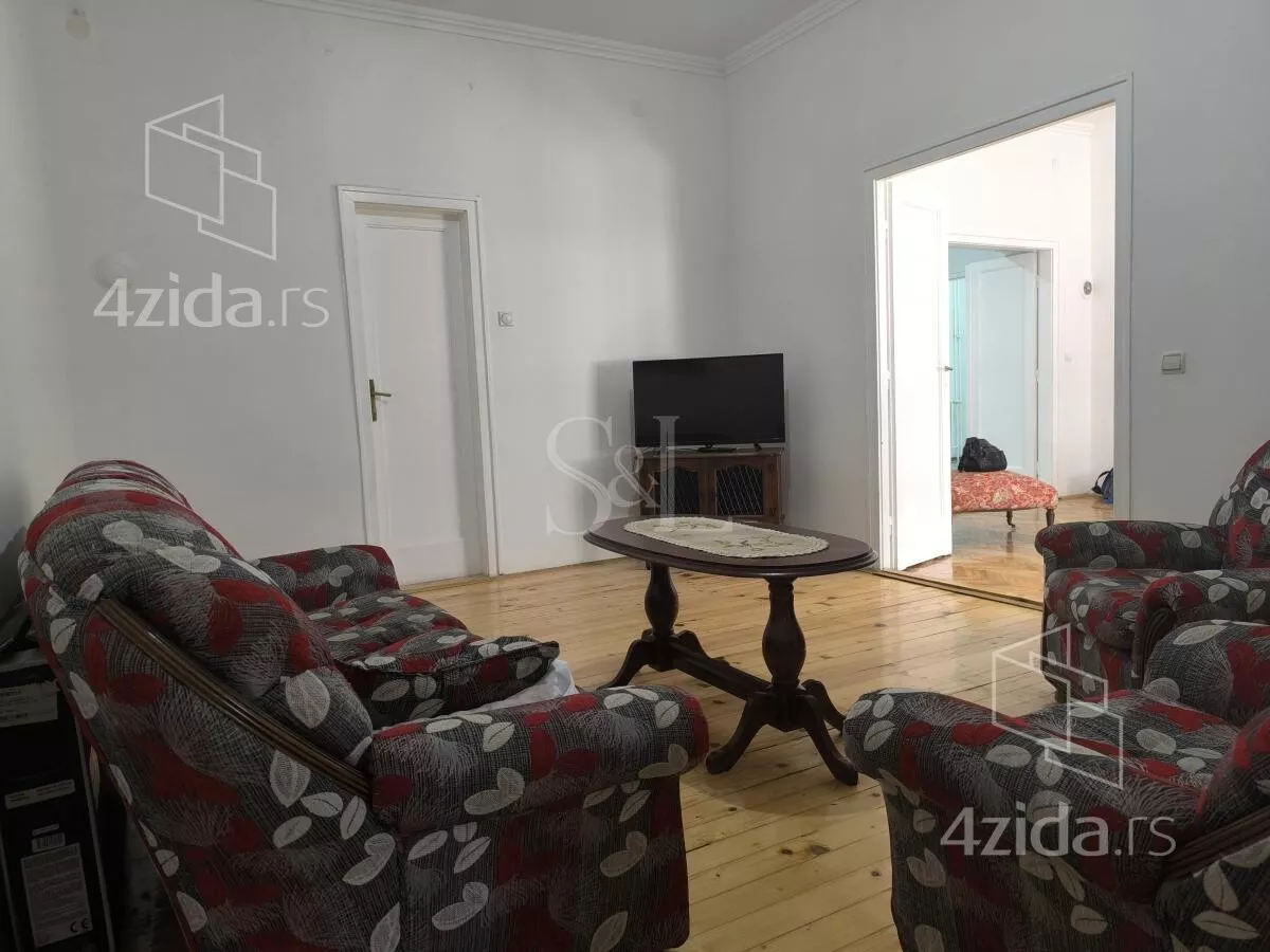 Šestosoban stan | 4zida