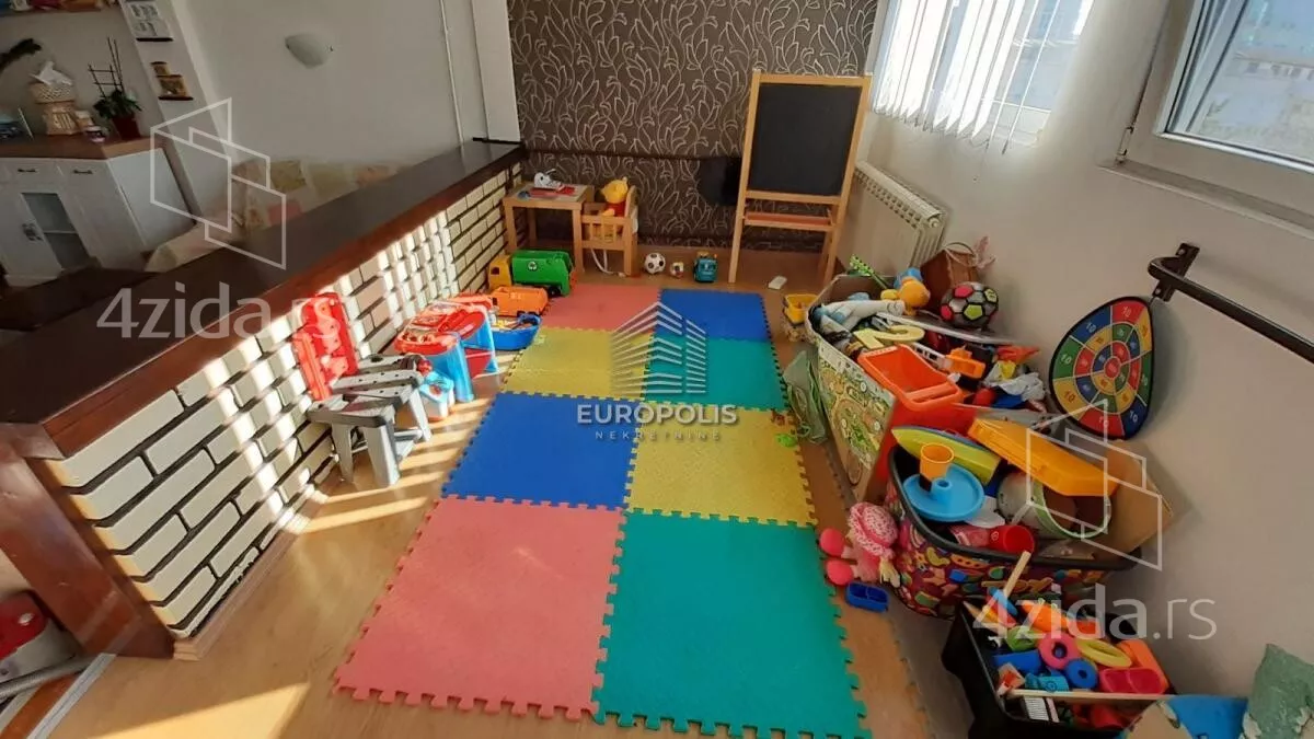 Četvoroiposoban stan | 4zida