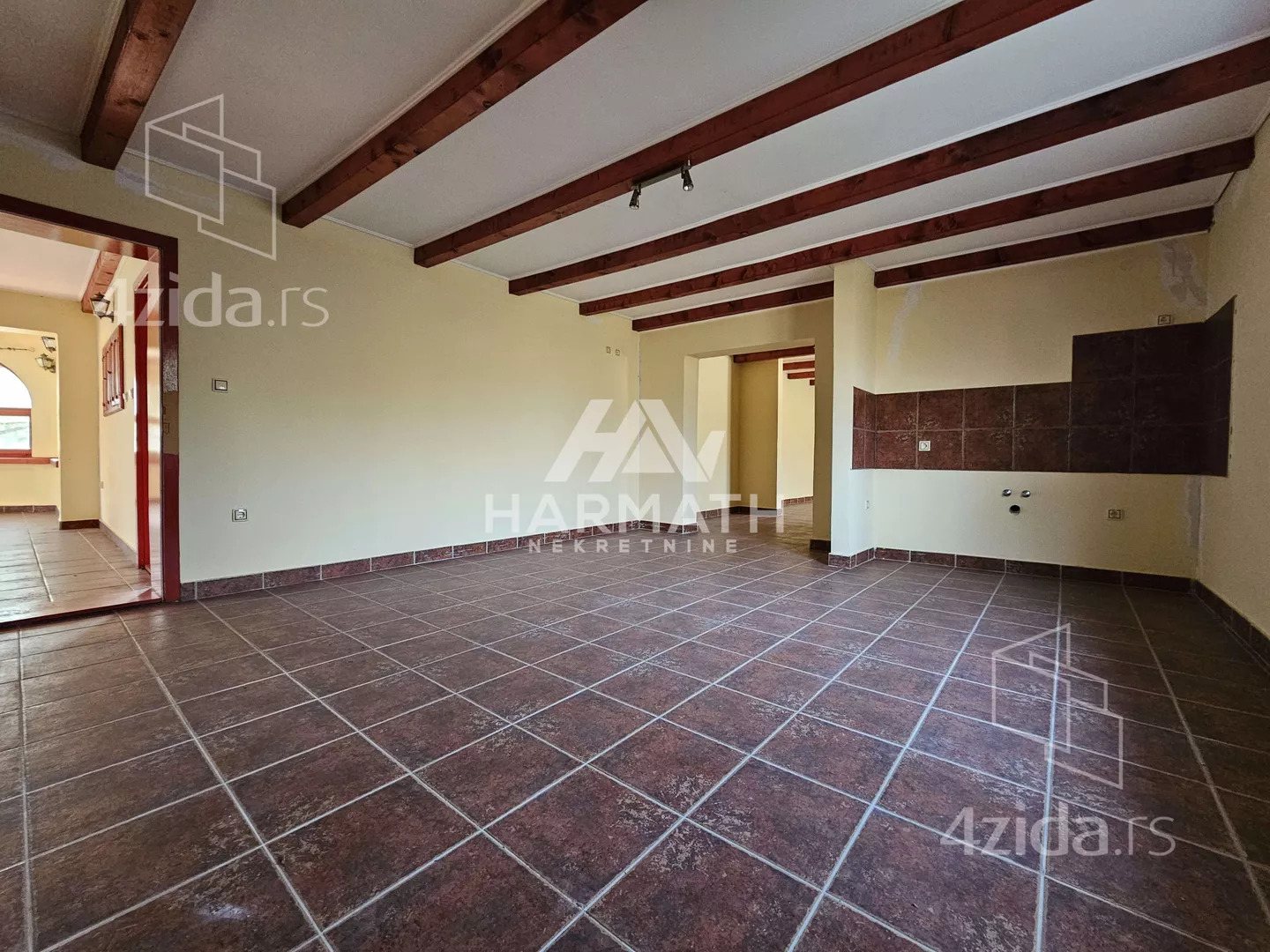 Poslovna zgrada | 4zida