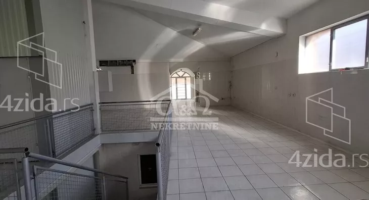 Poslovna zgrada | 4zida