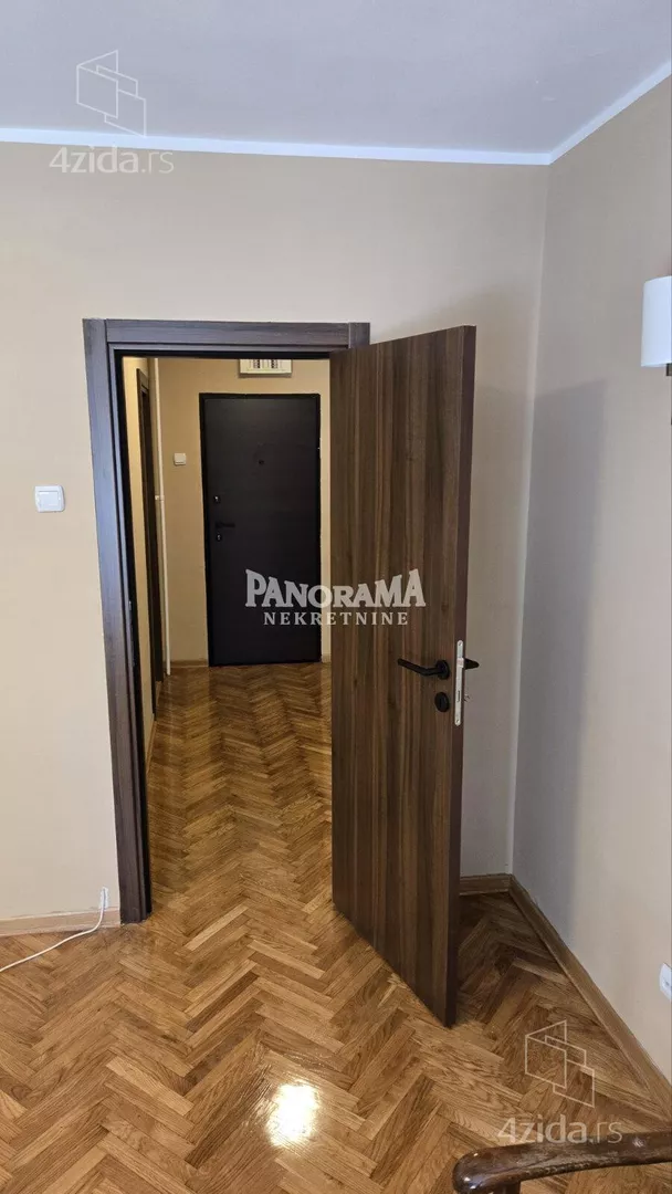 Četvoroiposoban stan | 4zida
