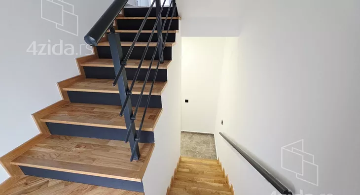 Četvoroiposoban stan | 4zida