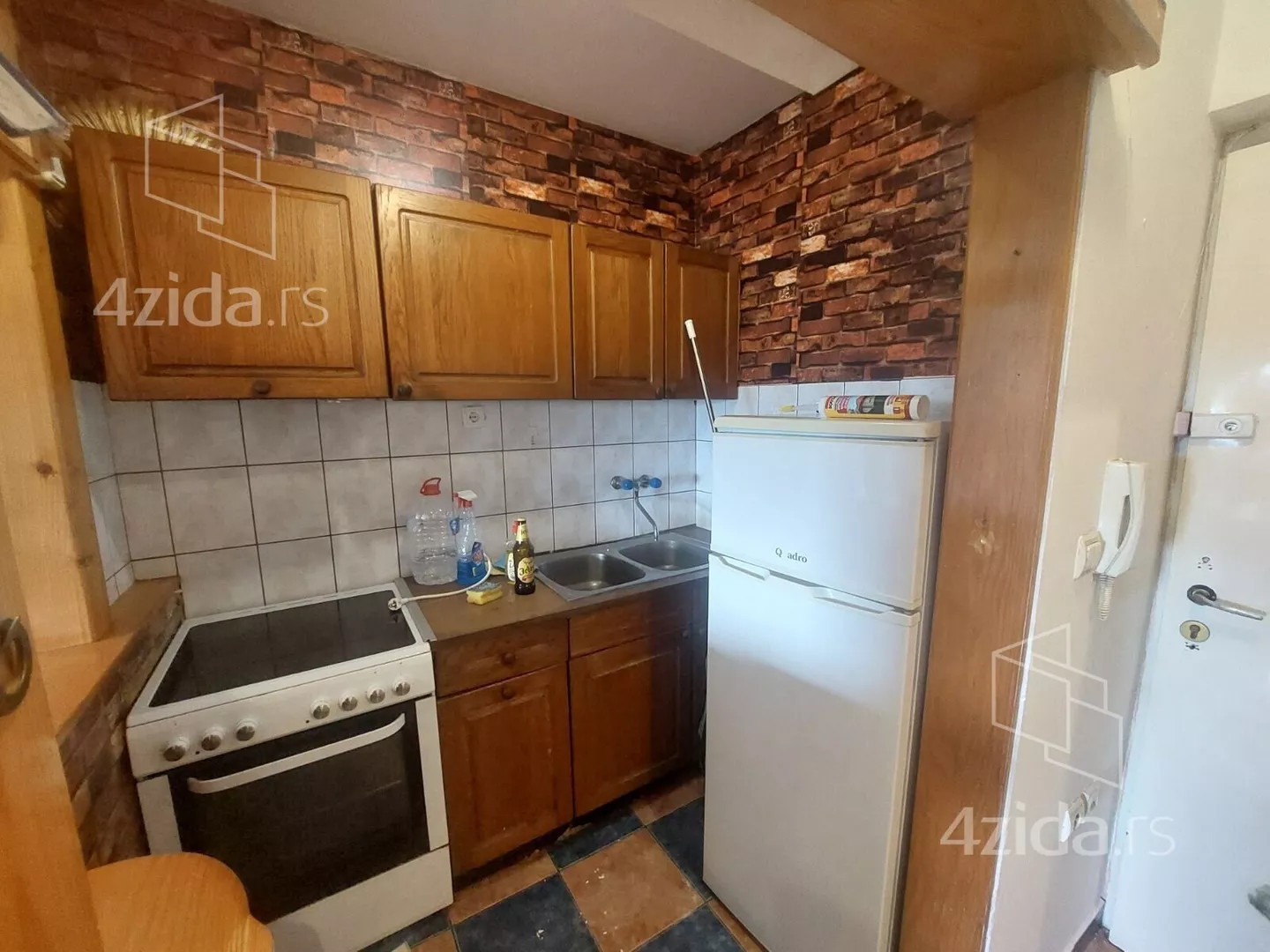 Jednoiposoban stan | 4zida