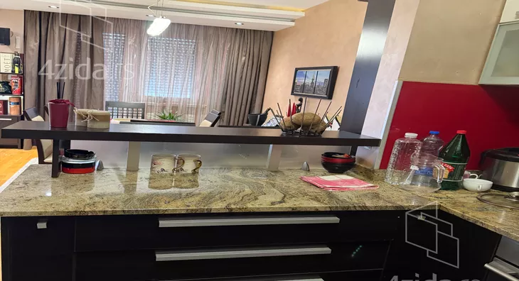 Četvoroiposoban stan | 4zida