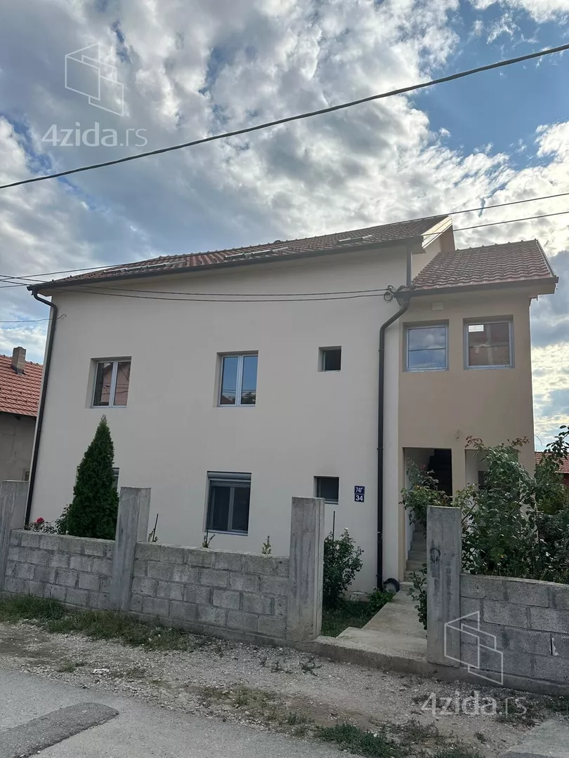 Četvoroiposoban stan | 4zida