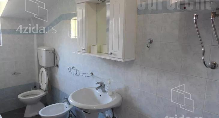 Šestosoban stan | 4zida