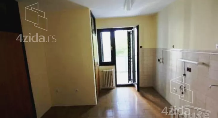 Četvoroiposoban stan | 4zida
