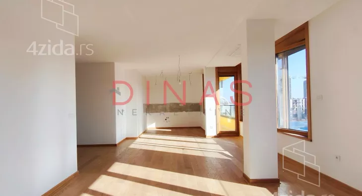 Četvoroiposoban stan | 4zida