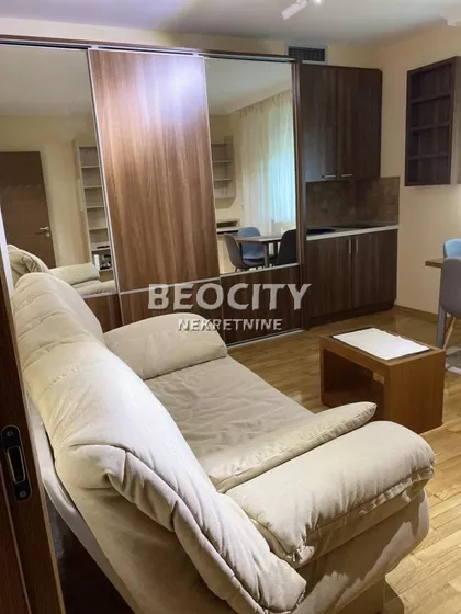 Cara Uroša *sa troškovima* | 4zida.rs