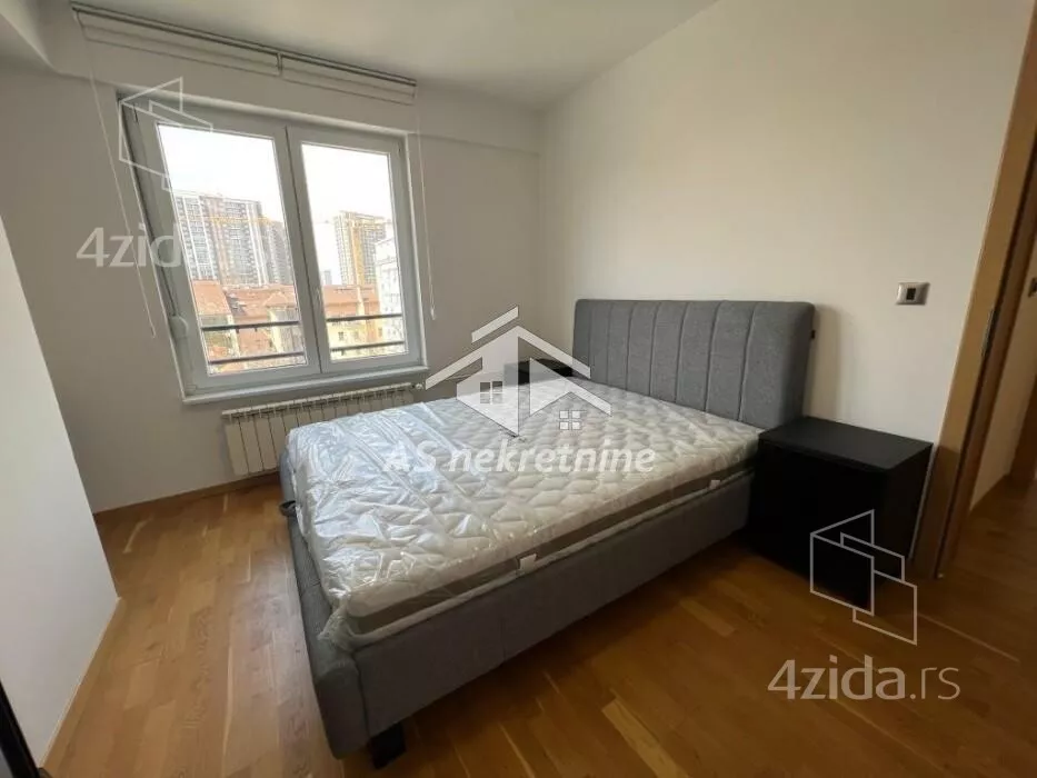 Četvoroiposoban stan | 4zida