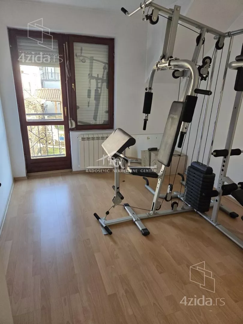 Petoiposoban stan | 4zida