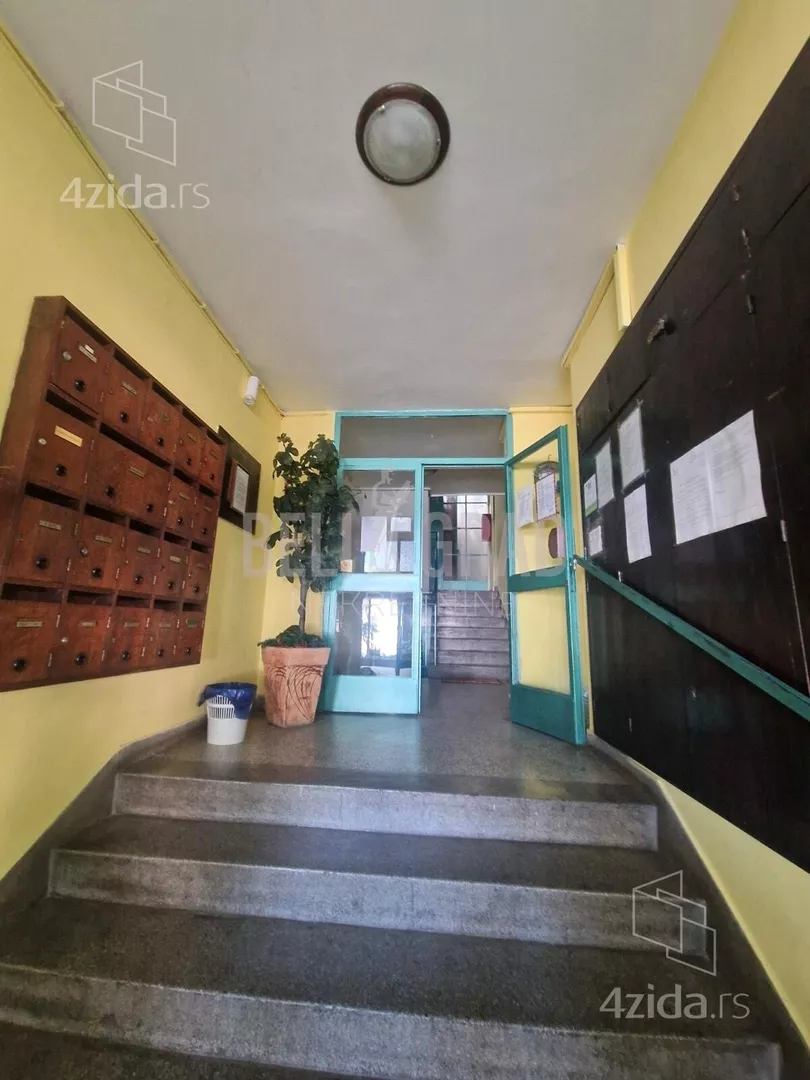 Troiposoban stan | 4zida