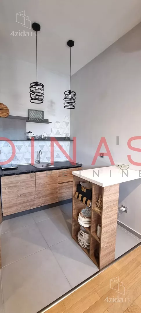 Petosoban stan | 4zida