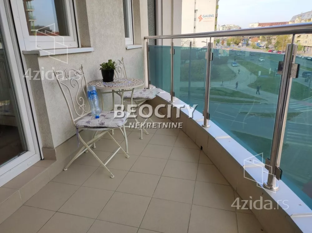Četvoroiposoban stan | 4zida