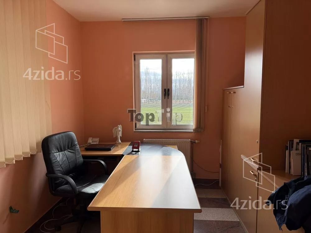 Poslovna zgrada | 4zida