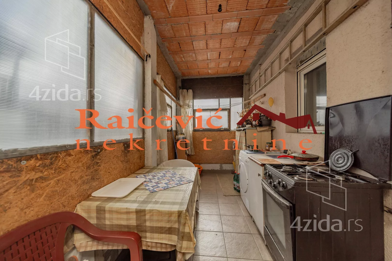 Četvoroiposoban stan | 4zida