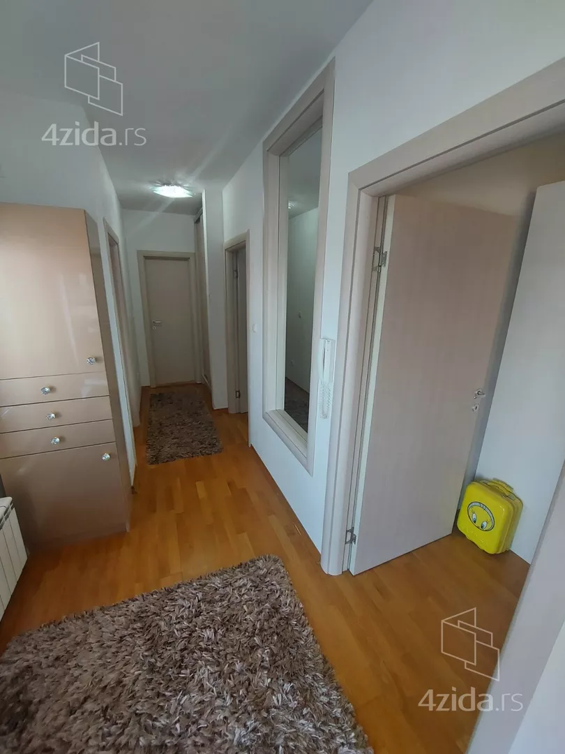 Četvoroiposoban stan | 4zida