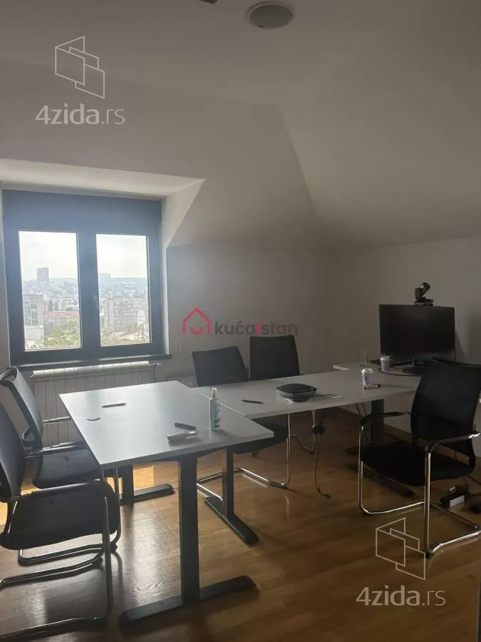 Četvoroiposoban stan | 4zida