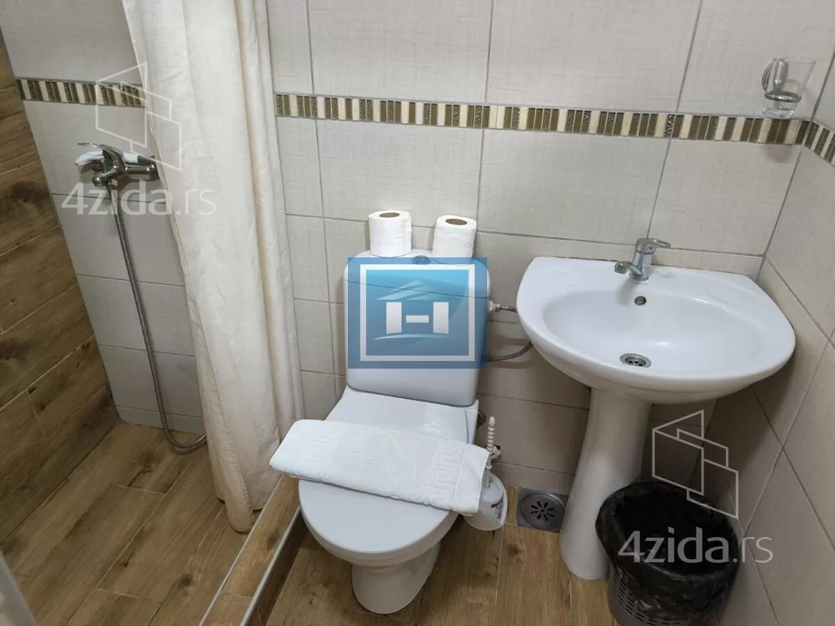 Poslovna zgrada | 4zida