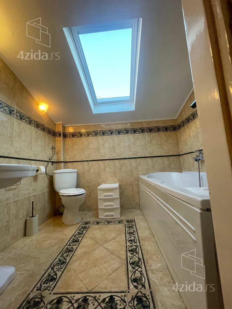 Petosoban stan | 4zida