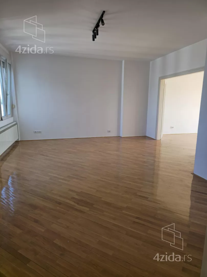 Šestosoban stan | 4zida