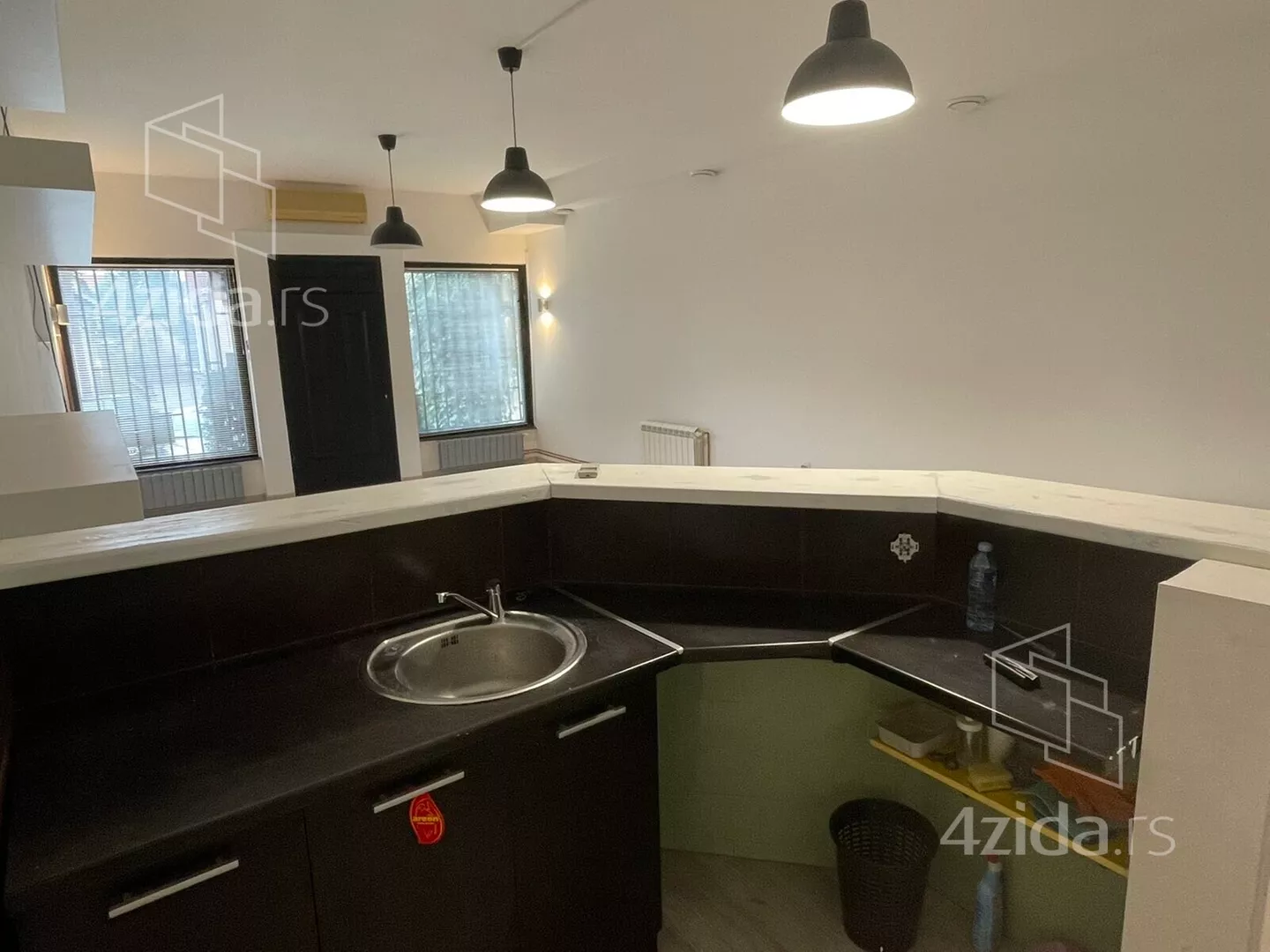 Lokal | 4zida