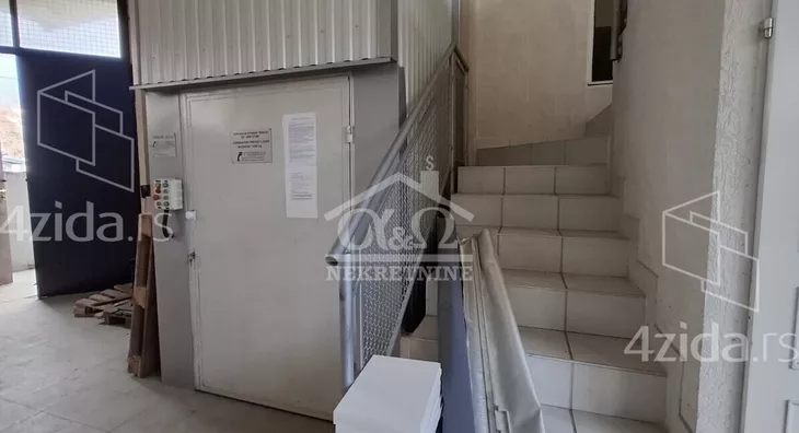 Poslovna zgrada | 4zida