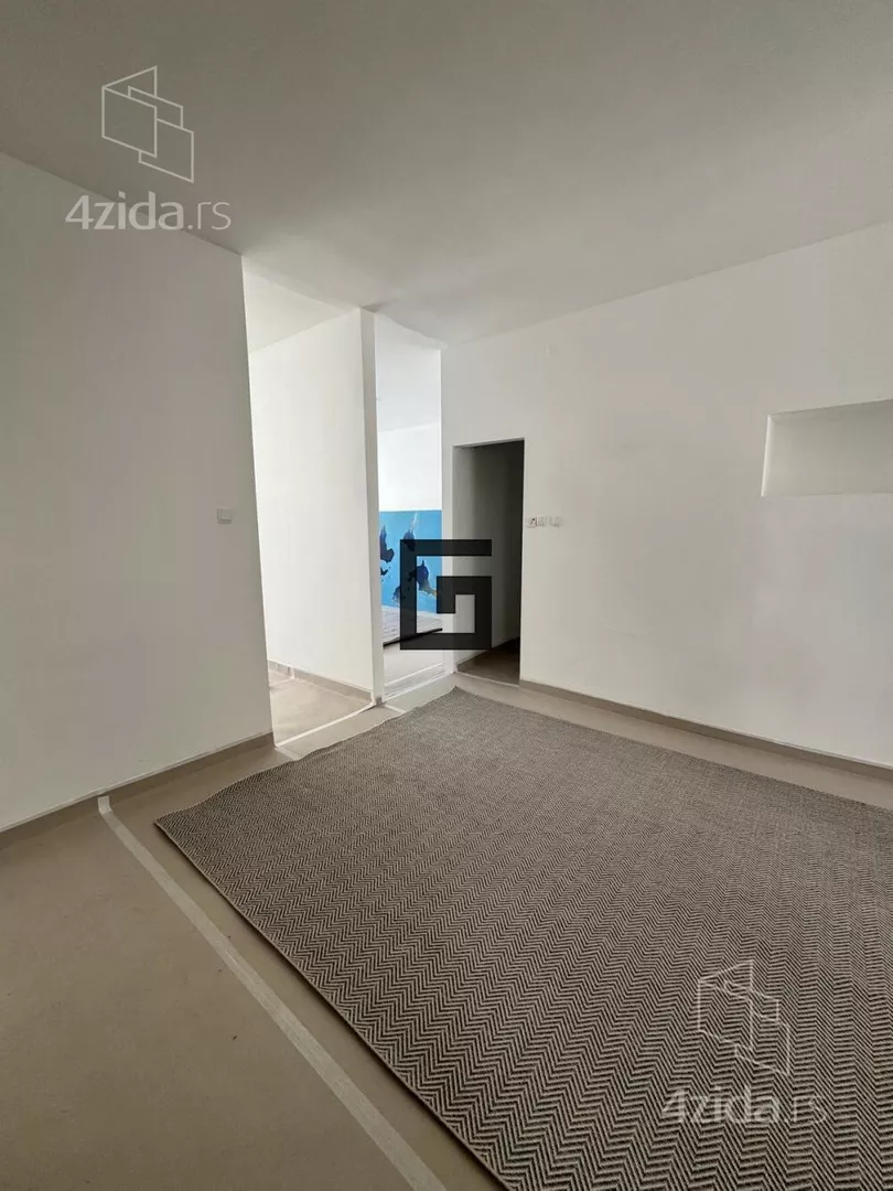 Šestosoban stan | 4zida