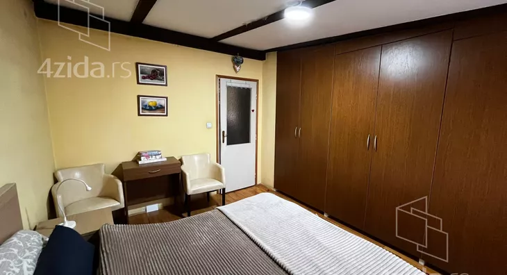 Šestosoban stan | 4zida