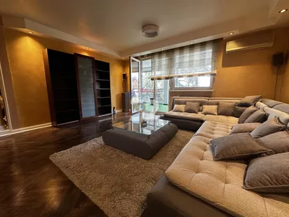 Jovana Marinovića | 4zida.rs