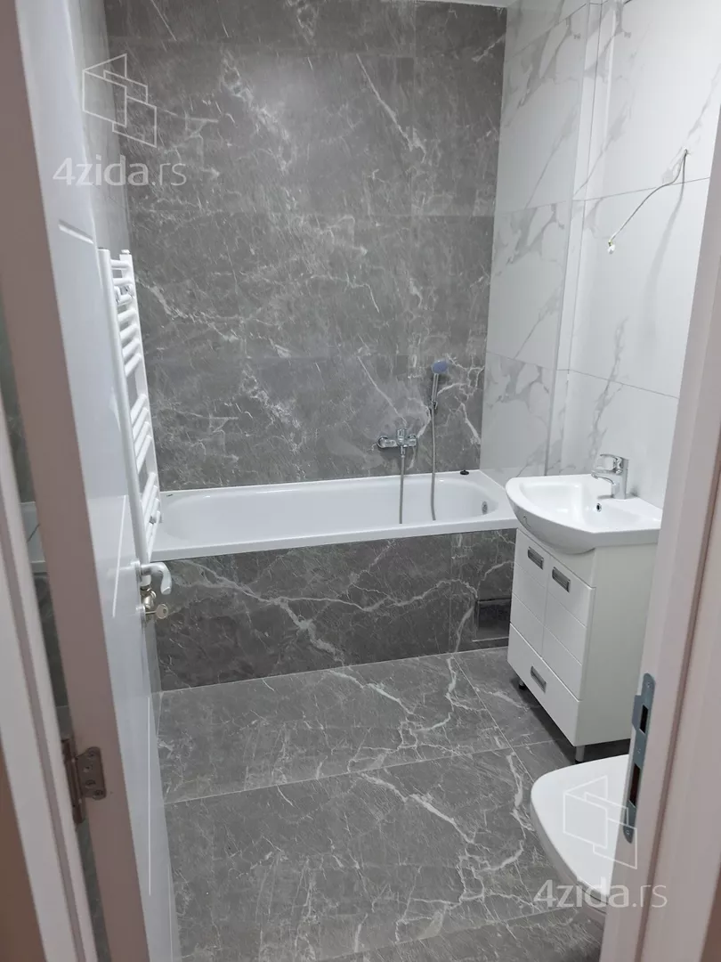 Šestosoban stan | 4zida