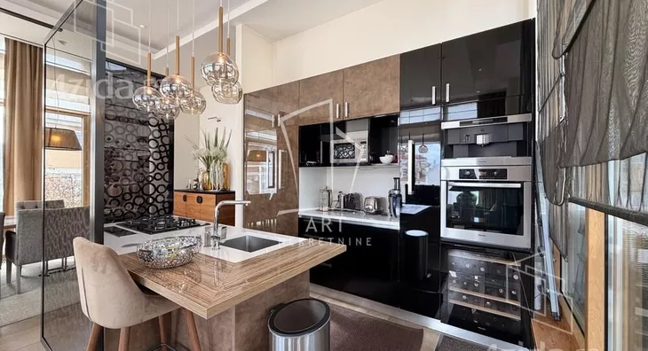 Šestoiposoban stan | 4zida