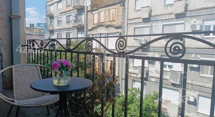 Šestosoban stan | 4zida