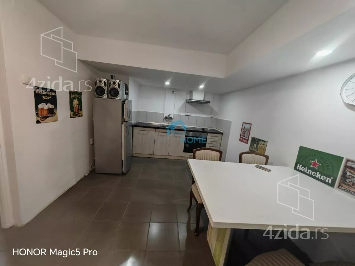 Lokal | 4zida
