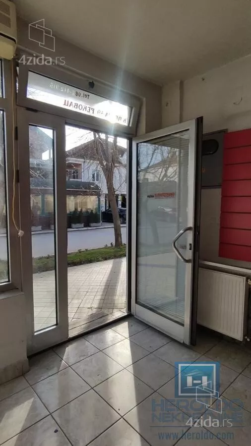 Poslovna zgrada | 4zida