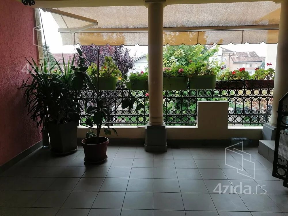 Petosoban stan | 4zida