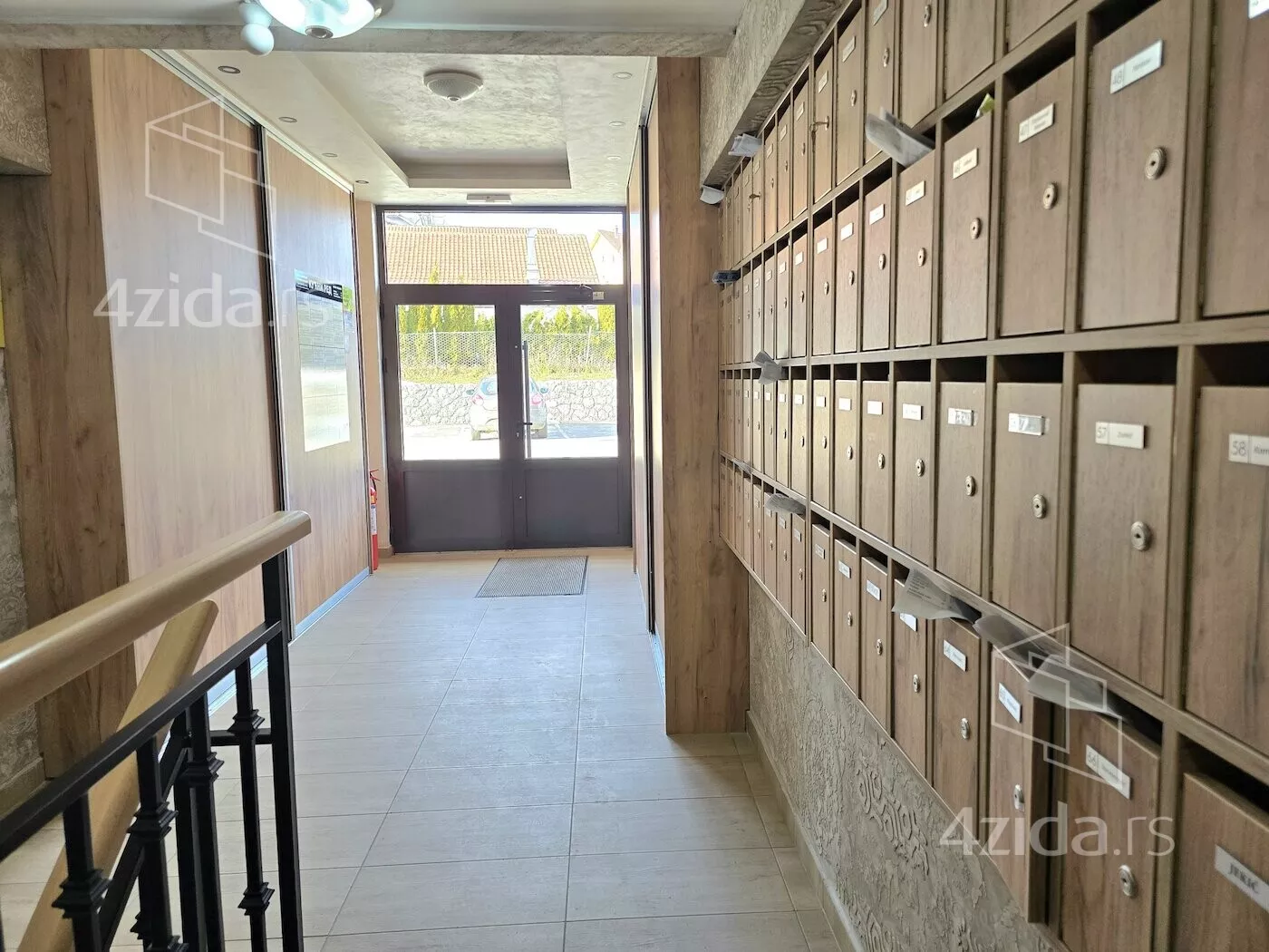 Jednoiposoban stan | 4zida