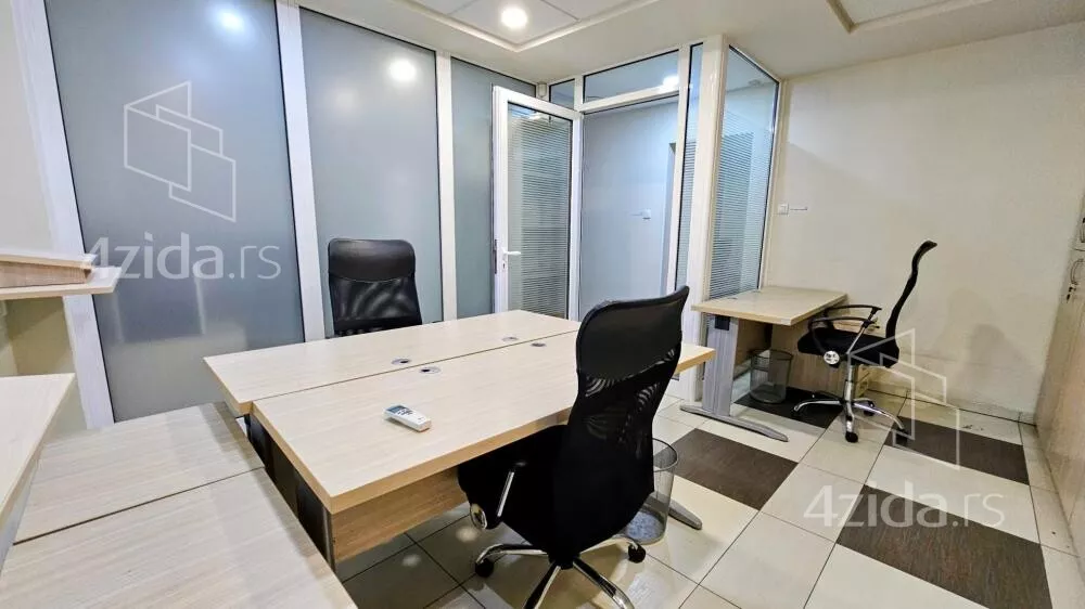 Poslovna zgrada | 4zida